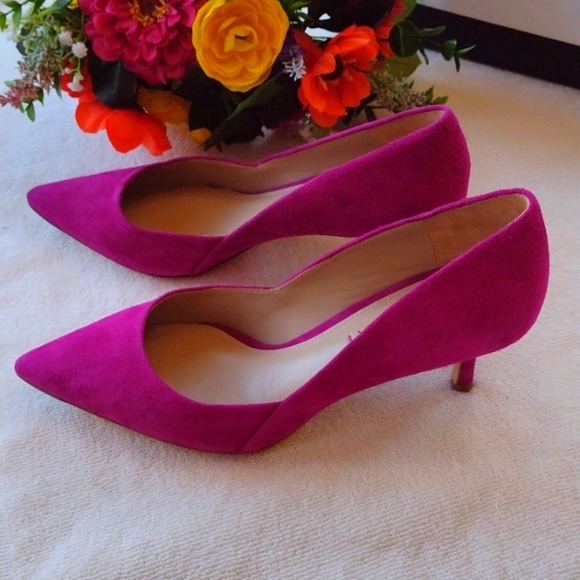 NEW Fierce and Fabulous Via Spiga Fuschia Suede Pumps - Picture 2 of 9